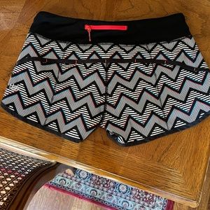 Lululemon Seawheeze 2014 size 6